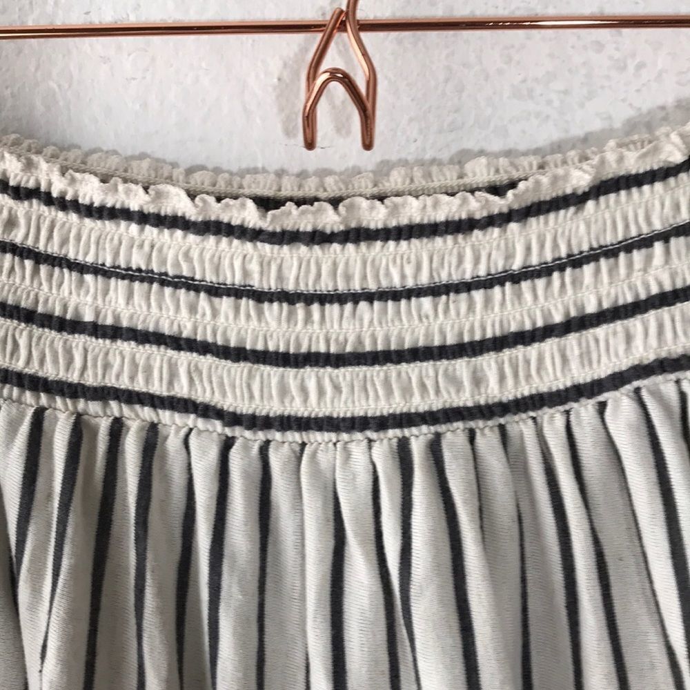‎Off shoulder crop top - Picture 3 of 5